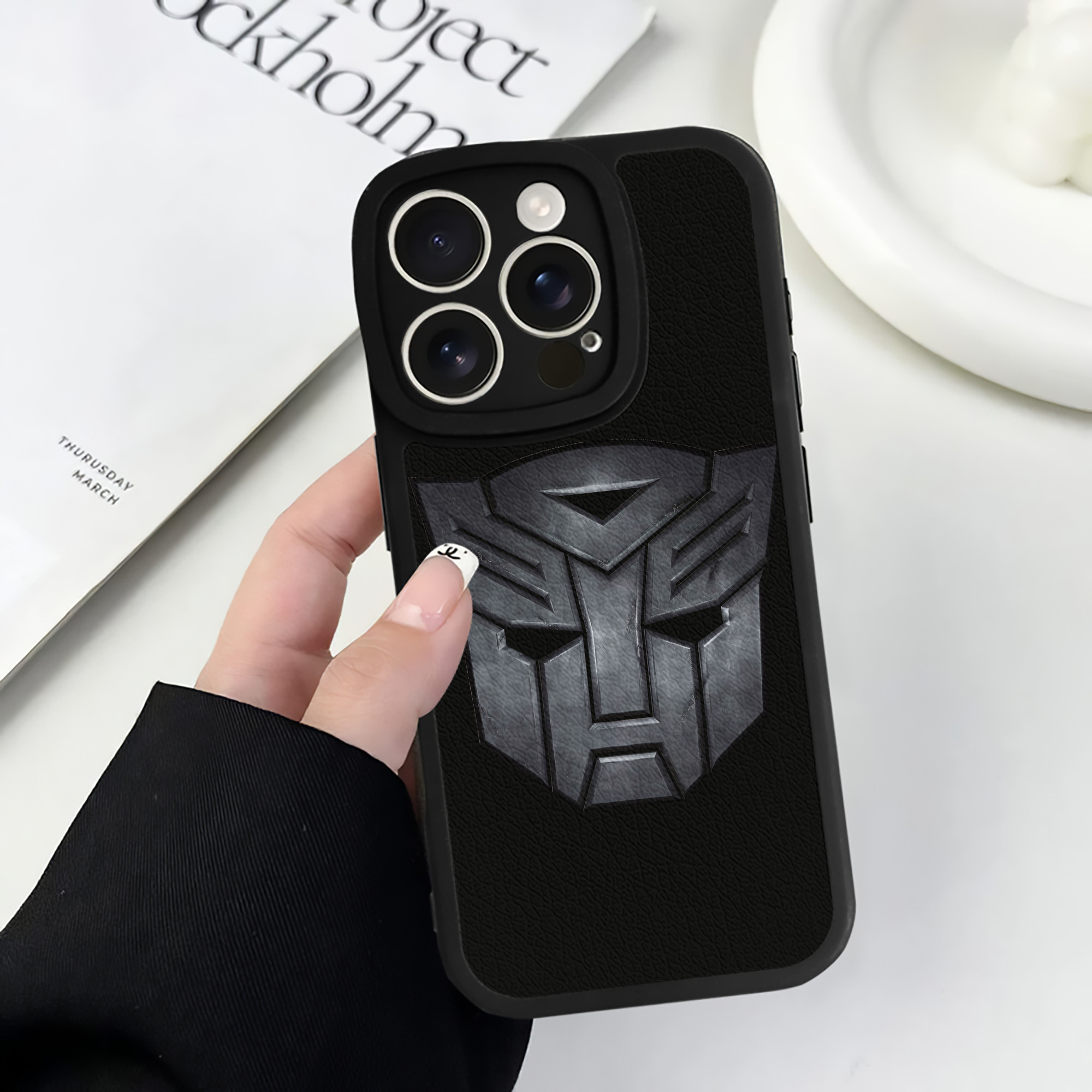 （画像用） Transformers トランスフォーマー 【iPhone 16シリーズ対応】シリコンスマホケース（レザー調） 材質：シリコン